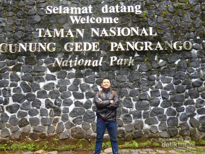 Segarnya Basah-basahan di Curug Cibereum