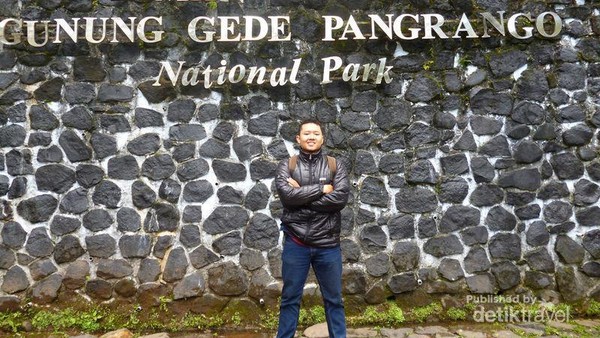 Segarnya Basah-basahan di Curug Cibereum