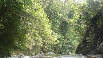 Segarnya Main Air di Curug 7 Bidadari