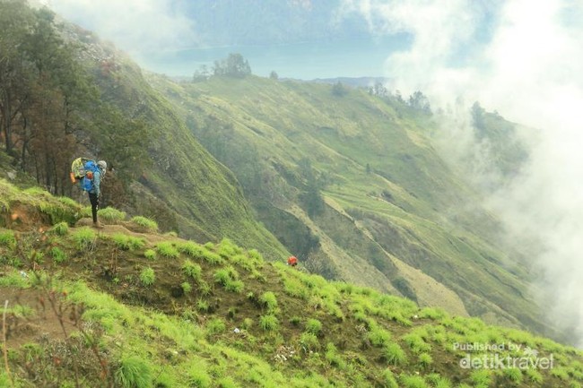 Seindah Ini Pemandangan Mendaki Gunung Rinjani