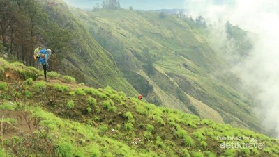 Seindah Ini Pemandangan Mendaki Gunung Rinjani