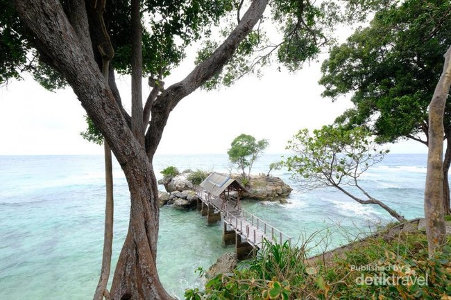 Sejuknya Melihat Pesona Pantai Ujung Tiro