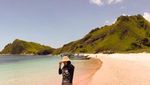 Selamat Pagi dari Puncak Pulau Padar yang Memesona