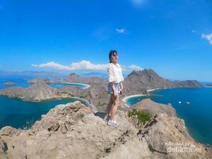 Selamat Pagi dari Puncak Pulau Padar yang Memesona
