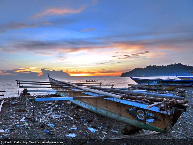 Senja di Pantai Benawa