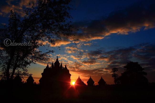 Senja Menawan di Candi Plaosan