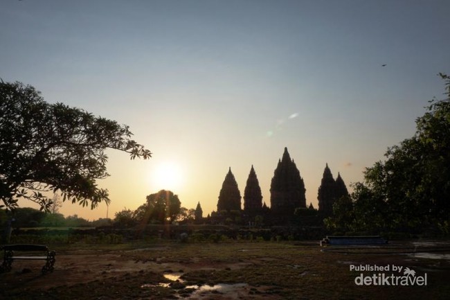 Senja yang Indah di Candi Prambanan