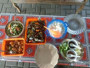 Sensasi Makan Kerang Hijau di Pantai Depok Yogyakarta