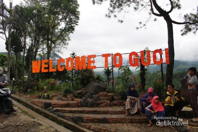 Sensasi Menikmati Air Panas dan Dingin di Guci