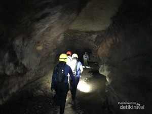 Sensasi Pacu Adrenalin Telusuri Perut Bumi di Bogor