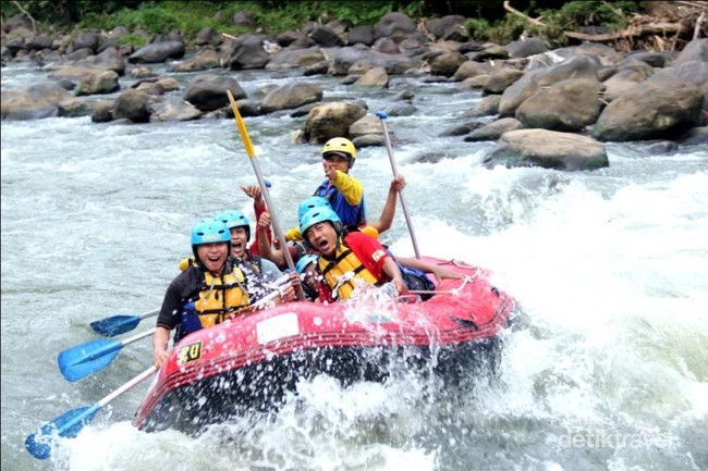 Sensasi Rafting di Sungai Elo Progo yang Seru Abis!