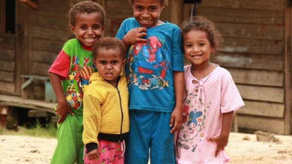 Senyum Ceria Anak-anak Distrik Sikame di Pedalaman Papua