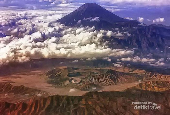 Seperti Ini Cantiknya Bromo dari Ketinggian