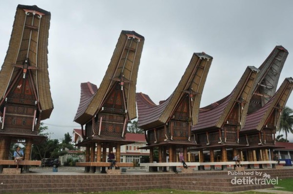 Seperti Ini Pemakaman Keluarga Bangsawan di Toraja