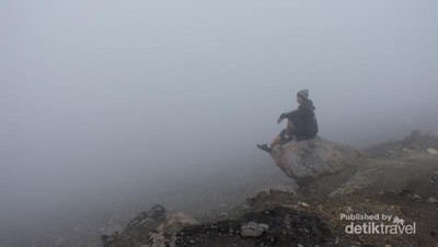 Seperti Ini Puncak Marapi di Sumbar yang Diselimuti Kabut