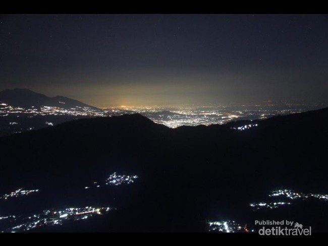 Serasa di Atas Awan Saat Nikmati Sunrise Gunung Prau