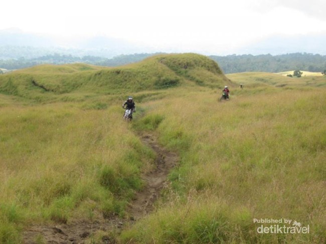 Seru & Beda! Bermain Motor Cross di Gunung Rinjani