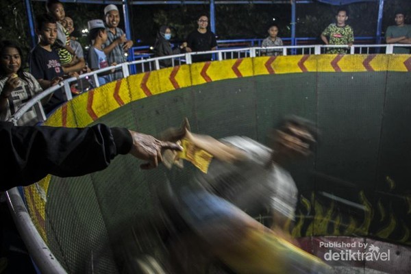 Serunya Atraksi Roda Gila Di Makassar Saat Ramadhan