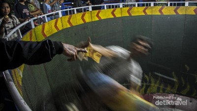 Serunya Atraksi Roda Gila di Makassar Saat Ramadhan