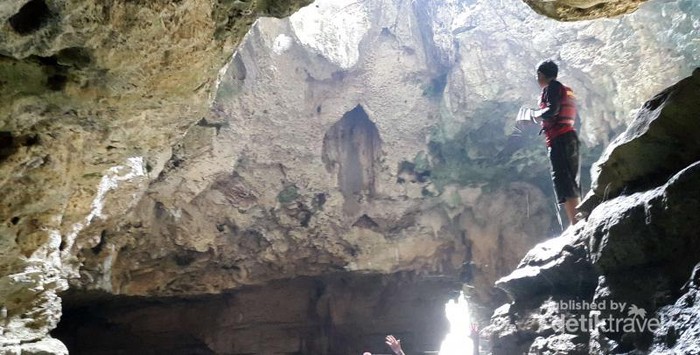 Serunya Basah-basahan di Goa Pindul