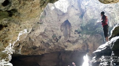 Serunya Basah-basahan di Goa Pindul