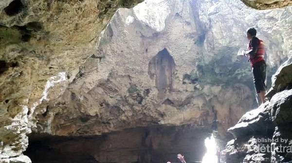 Serunya Basah-basahan di Goa Pindul