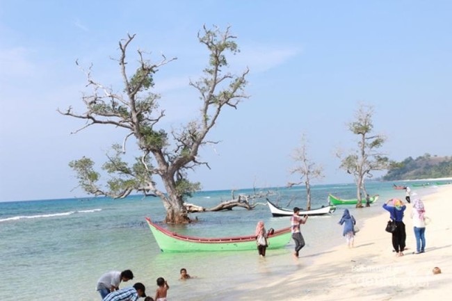 Serunya Berlibur di Pantai Pasir Putih Lhok Mee