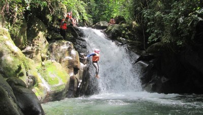 Serunya Body Rafting di Curug Naga, Puncak