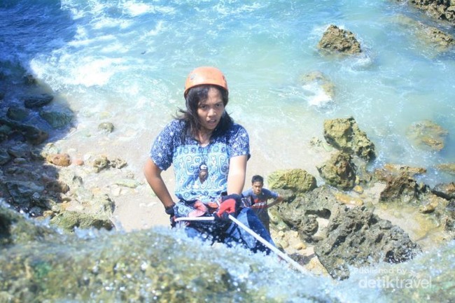 Serunya Canyoning di Pantai Jogan, Gunungkidul