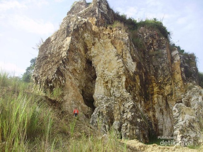 Serunya Eksplorasi Tebing Karst di Citatah, Padalarang