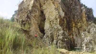 Serunya Eksplorasi Tebing Karst di Citatah, Padalarang