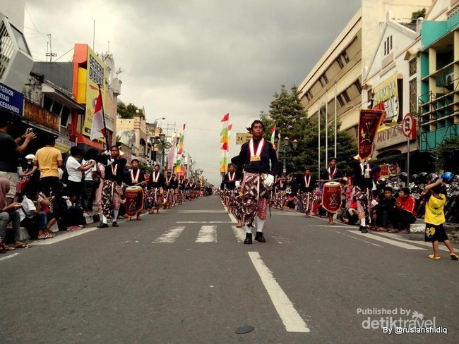 Serunya Festival Bregada Yogyakarta