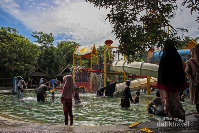 Serunya Main Air di Bugis Waterpark Makassar