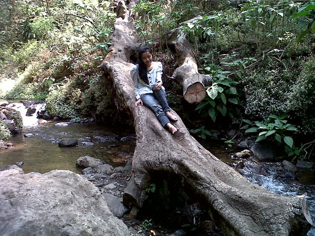 Serunya Main Air di Coban Rondo
