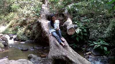 Serunya Main Air di Coban Rondo
