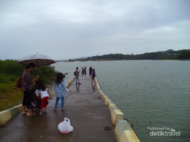 Serunya Main Perahu di Waduk Gajah Mungkur