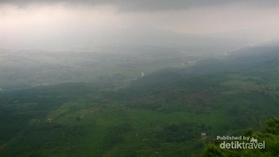 Serunya Mendaki Gunung Batu di Jonggol