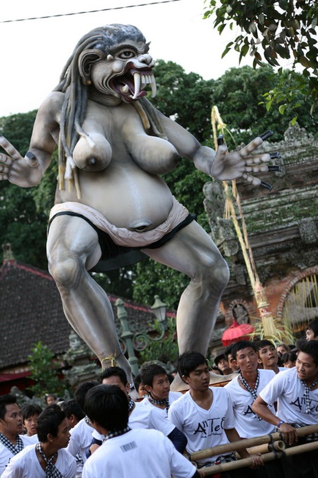 Serunya Parade Ogoh-ogoh di Festival Ubud