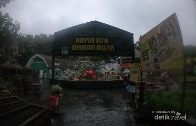 Siapa Saja Bisa Bermain Alat Musik di Sini
