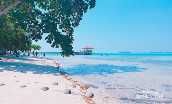 Pulau Semak Daun yang indah dan bersih.
