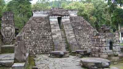 Simbol-Simbol Unik Di Candi Sukuh - Jateng