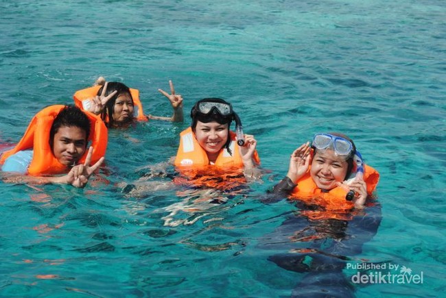 Snorkeling di Derawan, Beningnya Juara!