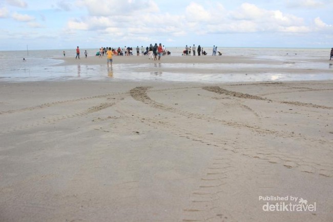 Sore-sore Begini Enaknya ke Pantai Takari