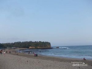 Sore yang Indah di Pantai Tambak Rejo Blitar