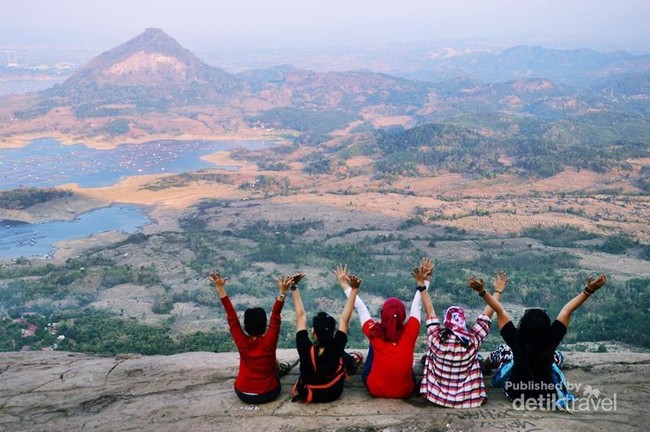Spot Terbaik Menikmati Waduk Jatiluhur di Purwakarta