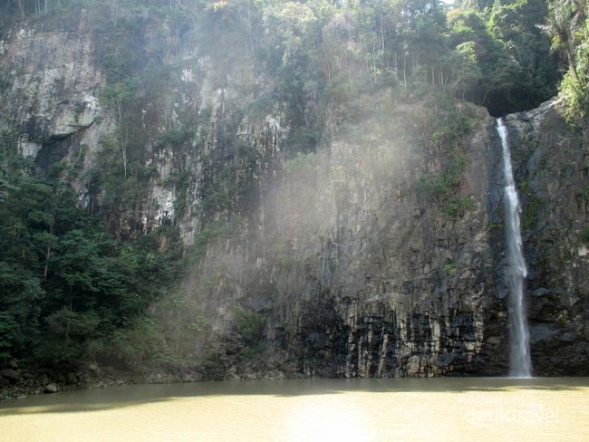 Suara Air Terjun yang Terdengar Seperti Auman Harimau