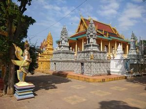 Suasana Tenang di Temple Kera Phnom Penh