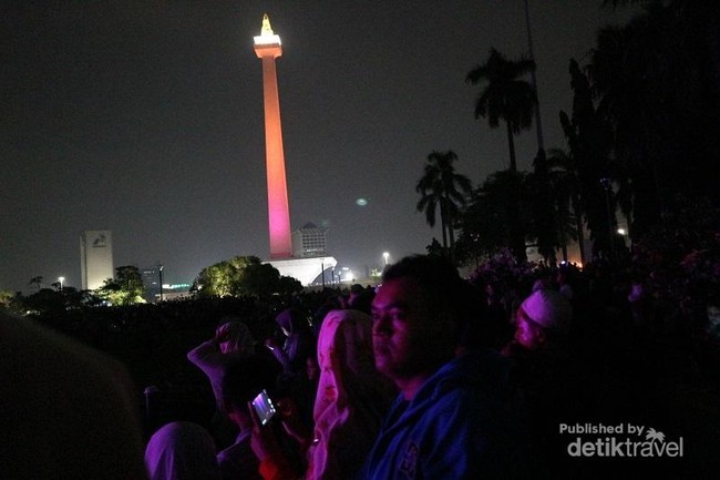 Sudah Lihat Air Mancur Menari di Monas?