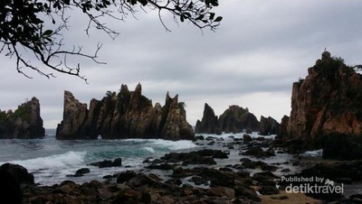 Sudah Tahu Pantai Gigi Hiu di Lampung?