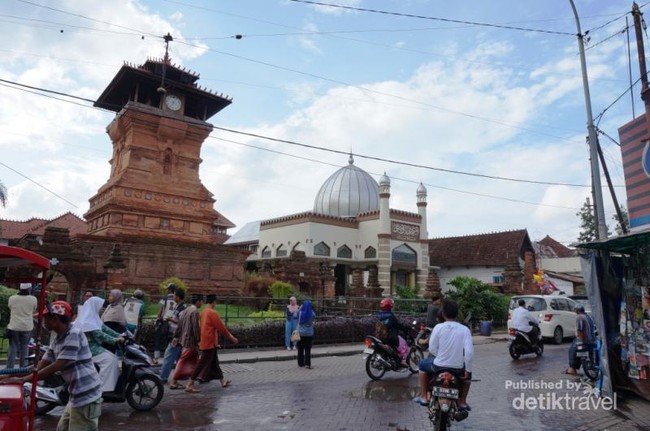Sudut-sudut Masjid Menara Kudus yang Bersejarah